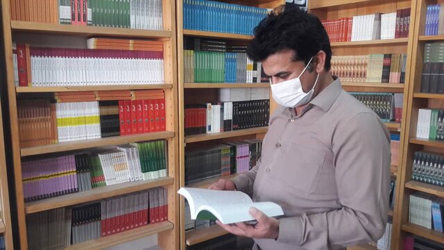 کمک معاون فرهنگ و ارشاد اسلامی استان به کتابسرای ایلام